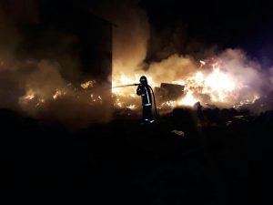 اطفا حریق کارخانه الیاف در کاشان