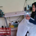 کمک مادر شهید کاشانی در تامین لباس مخصوص کادر درمانی بیمارستان