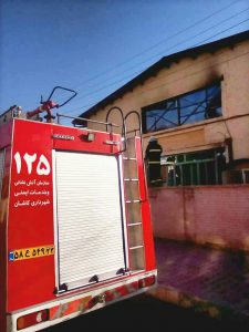 مصدومیت آتش نشان کاشانی در جریان یک آتش‌سوزی