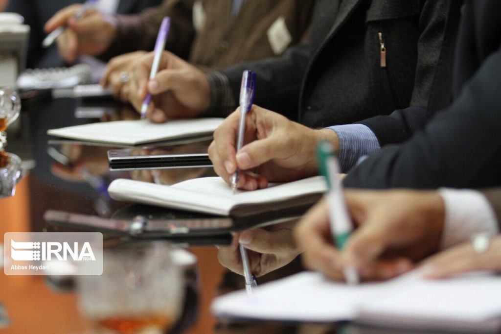 مسئولان رفتار غیراخلاقی با خبرنگار ایرنا در کاشان را پیگیری کنند